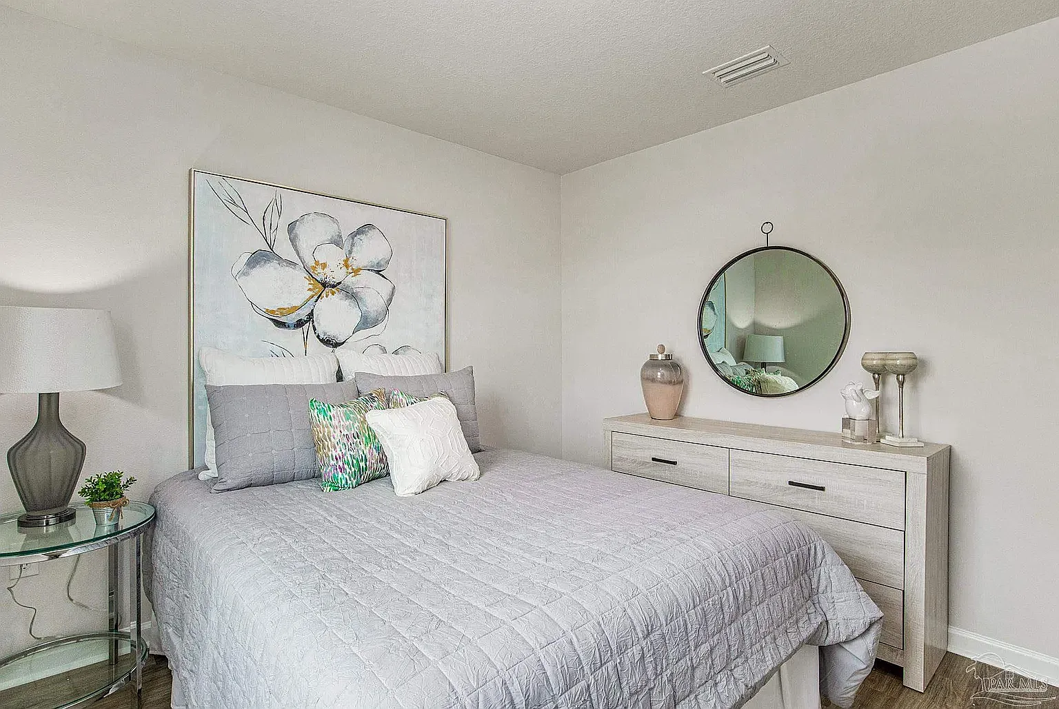 4 bed, 1417 sqft, $2,300 — Photo 3