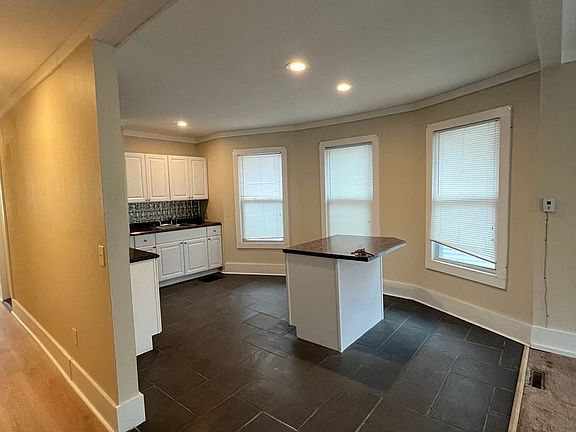 4th image of 12 Madison St