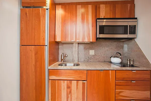 Rented by CitiSuites International Realty | media 2