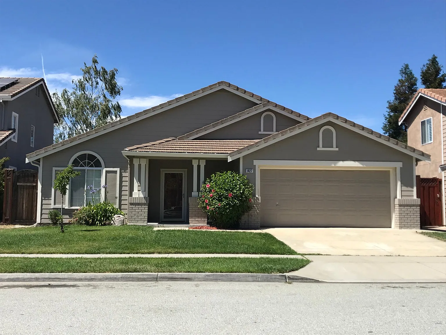 1427 Finch Ln photo 1