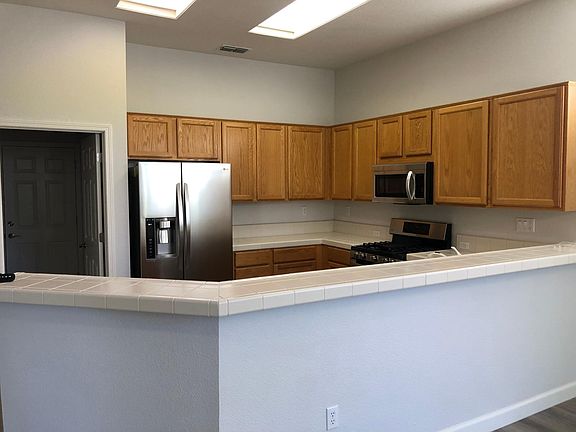 4th image of 400 Heller Ct