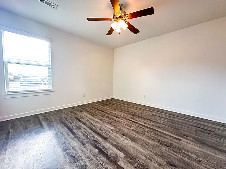 325 Westbrook Ct — Photo 17