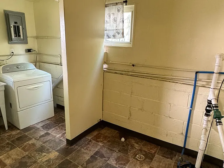 Basement laundry room