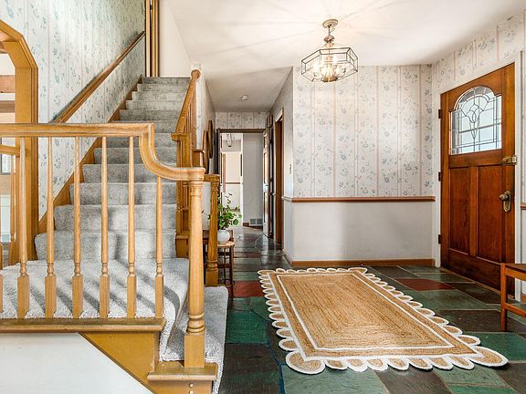 3rd image of 841 Nob Hill Ct