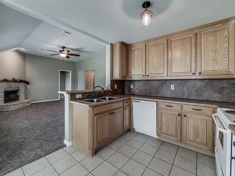 108 Chambers Creek Cir — Photo 8