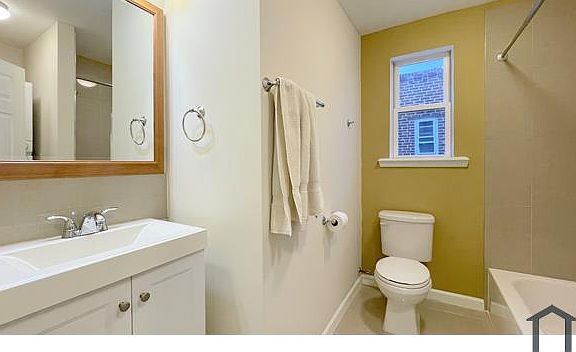 2nd image of 1541 Devereaux Ave Floor 2