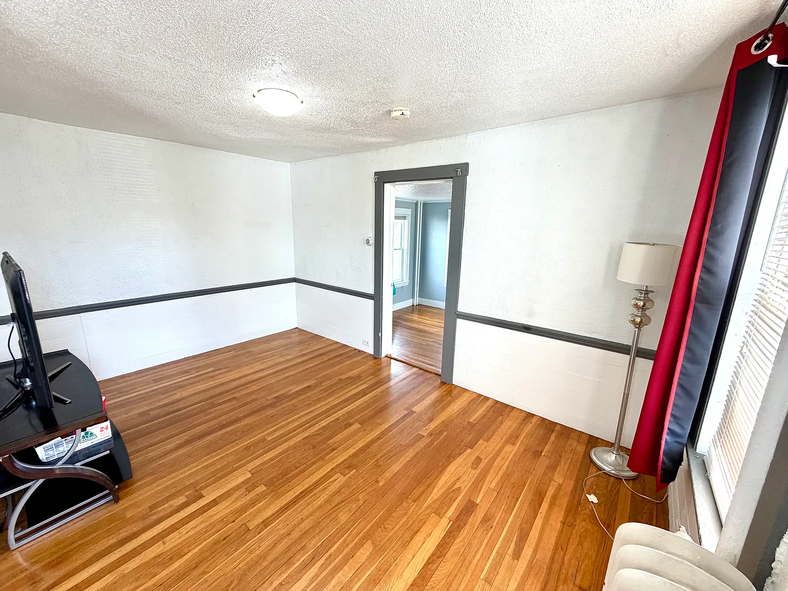 1 bed, 706 sqft, $1,900 — Photo 3