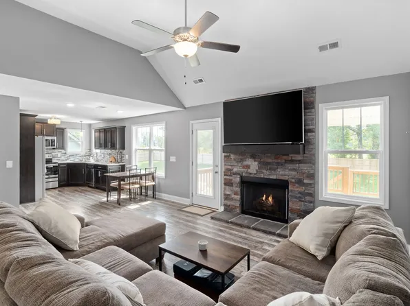 1496 Trainer Rd, Clarksville, TN 37042