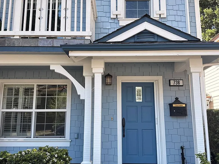 738 Peters Ave — Photo 3