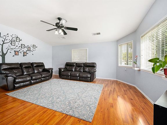 4th image of 3713 Floral Dr