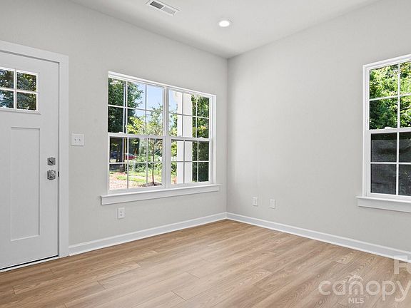 3rd image of 2519 Boulder Ln