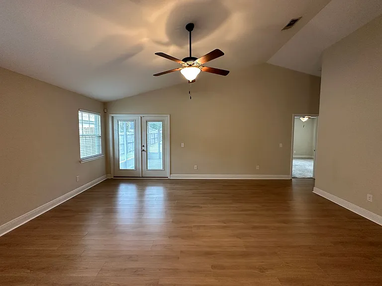 5085 Teresa Dr — Photo 3
