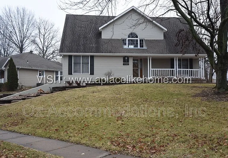1140 SW Huntington Dr — Photo 2