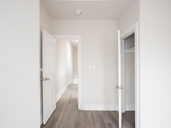 4th image of 2318 N Beechwood St #8