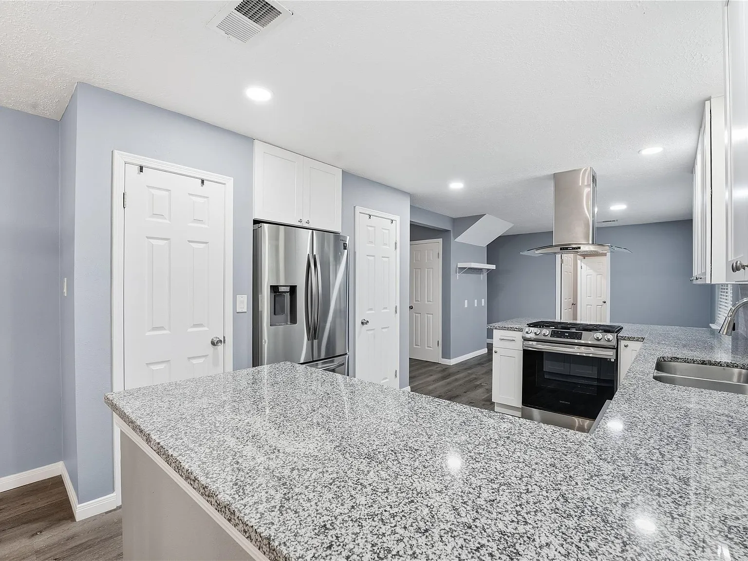 5 bed, 3.0 bath, 2484 sqft, $2,800 — Photo 3