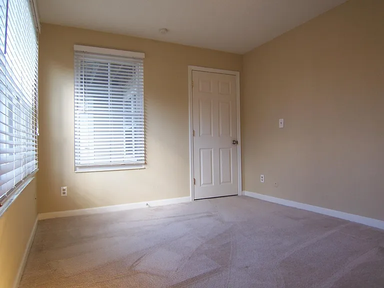 111 Fieldcrest St — Photo 6