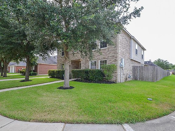 2nd image of 1915 Mound Lake Dr