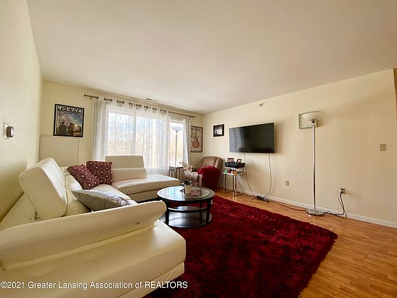 4th image of 338 W Saginaw St #226