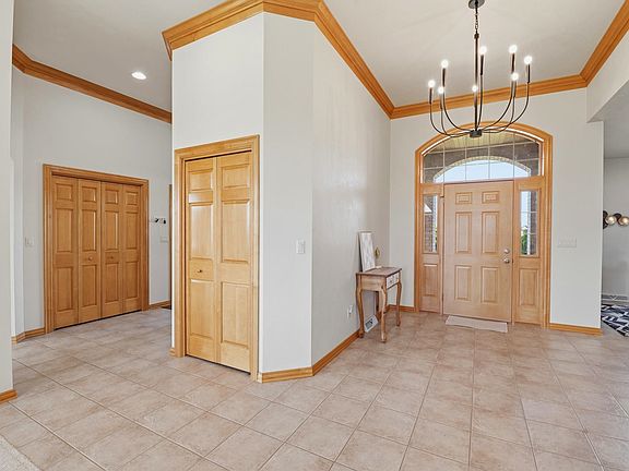 5th image of 1529 Silver Maple Dr