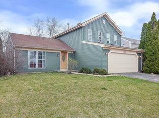 1085 Cliff View Ln, Carol Stream, IL 60188
