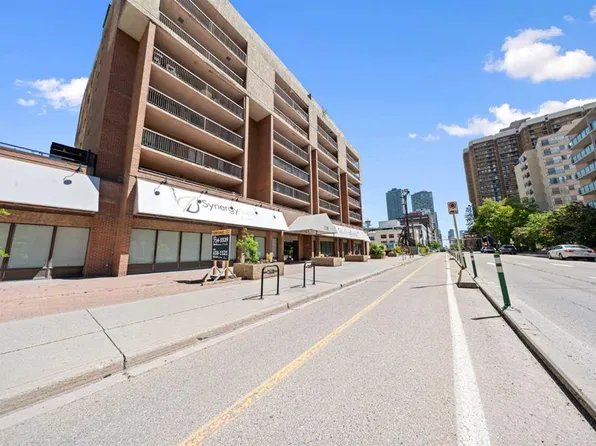 718 S 12th Ave SW #202, Calgary, AB T2R 0H7