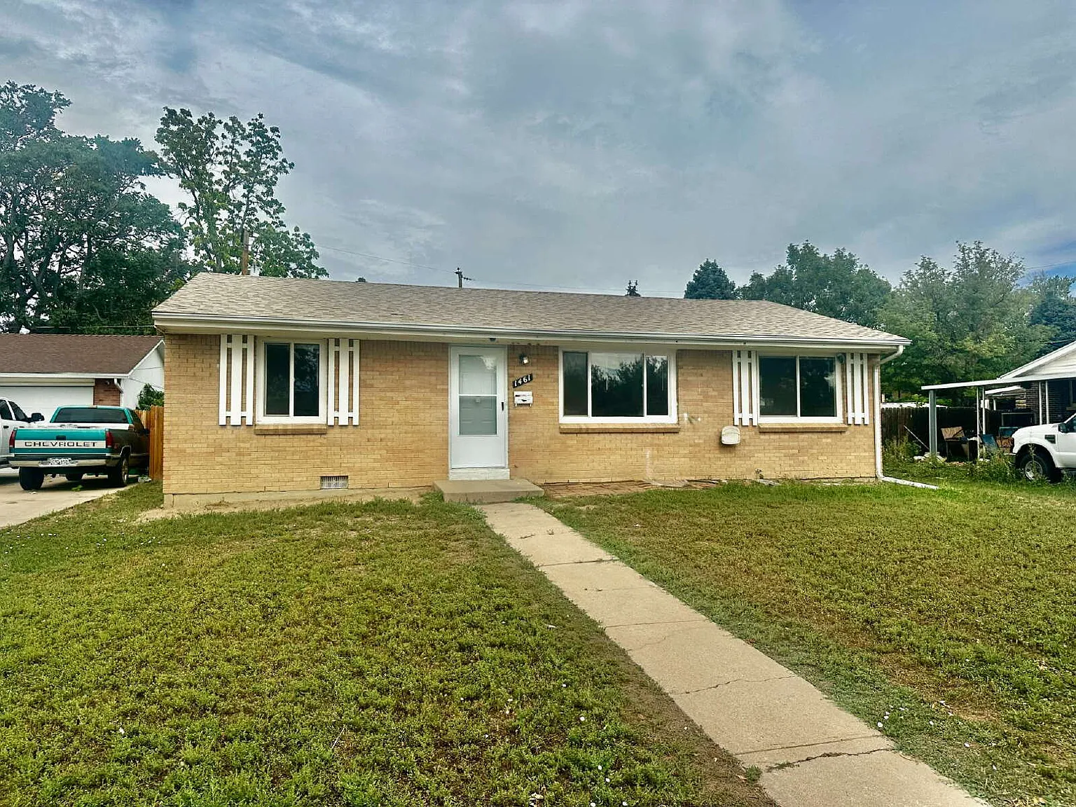 3 bed, 1.0 bath, 1000 sqft, $2,200 — Photo 1