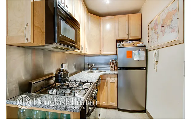 Rented by Douglas Elliman | media 15