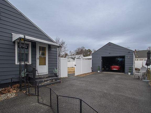 5th image of 1128 Page Blvd