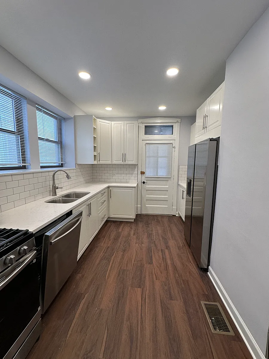 Building Photo - 2717 W Carmen Ave #1