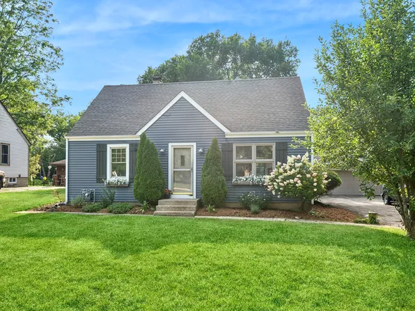 1N016 Woods Ave, Wheaton, IL 60187