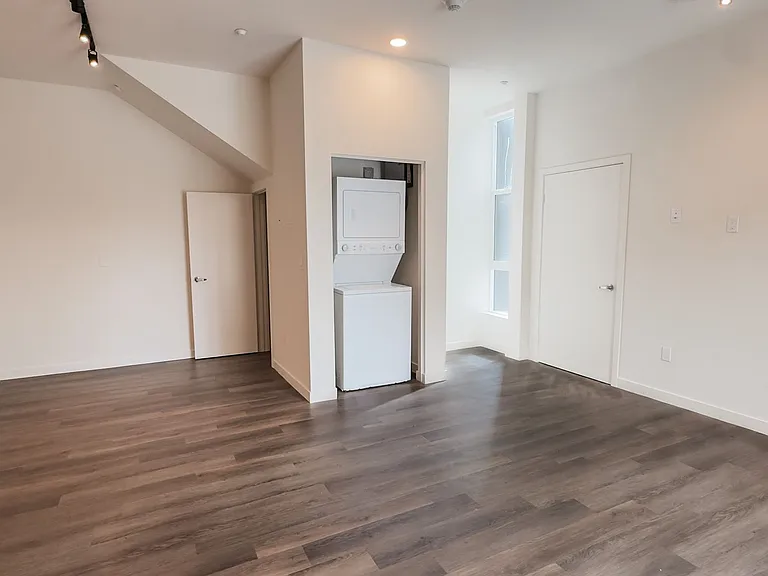 2828 Howard Ave — Photo 10
