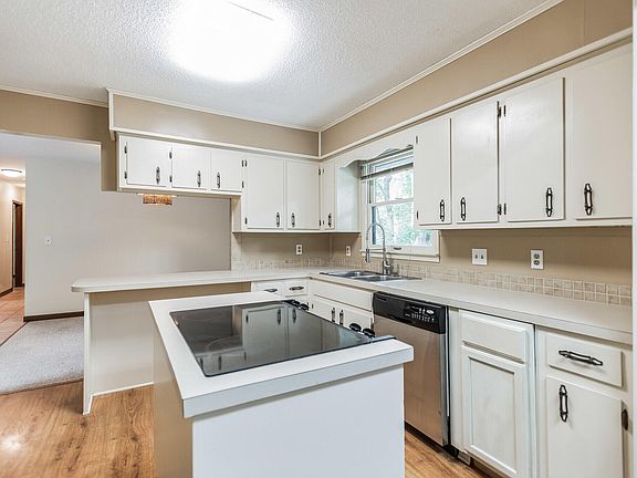 5th image of 4057 Black Oak Dr