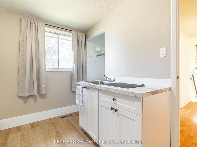 232 Cedarwoods Cres — Photo 17