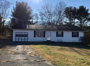 180 Rising Ln, La Follette, TN 37766