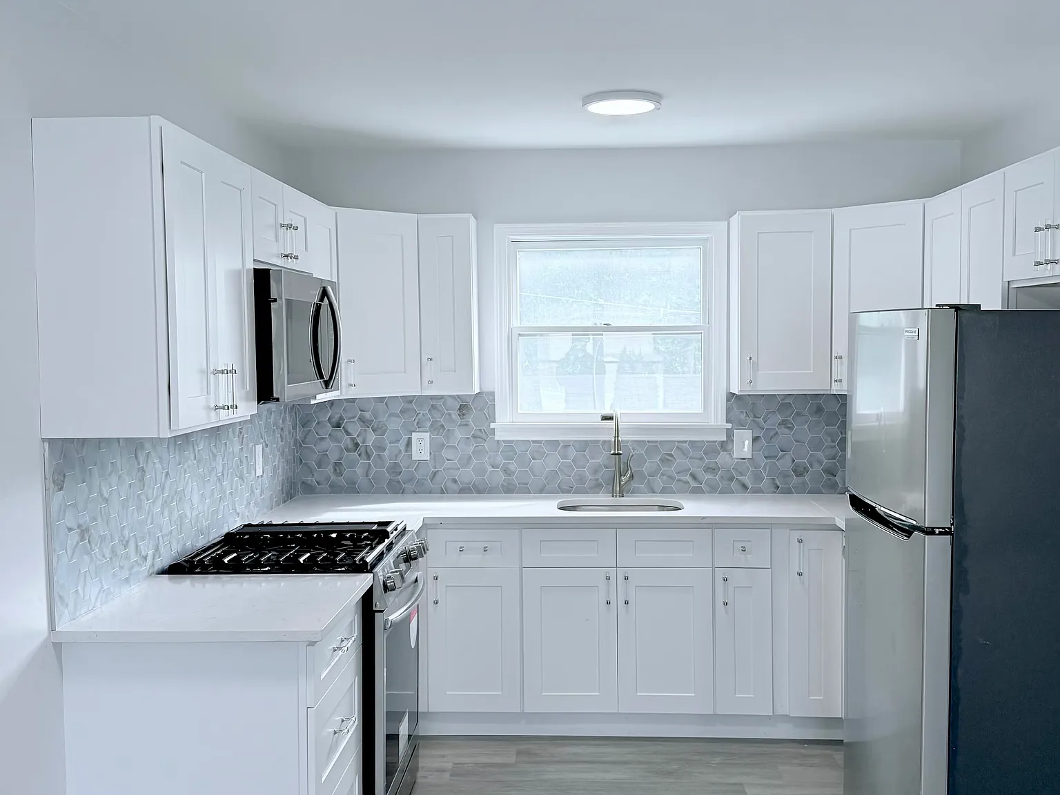 2 bed, 930 sqft, $2,200 — Photo 1