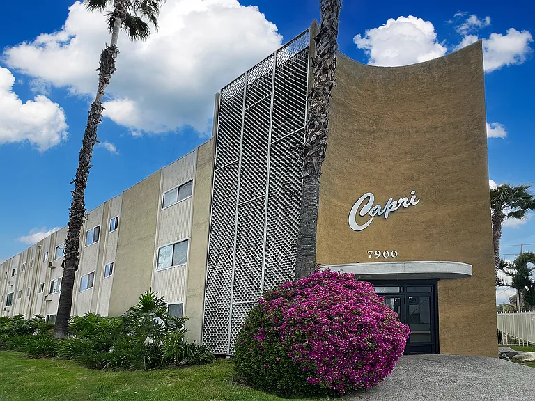 Capri Apartments — Photo 11