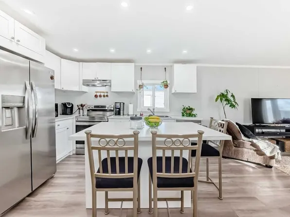 6220 17th Ave SE #237, Calgary, AB T2A 7H4