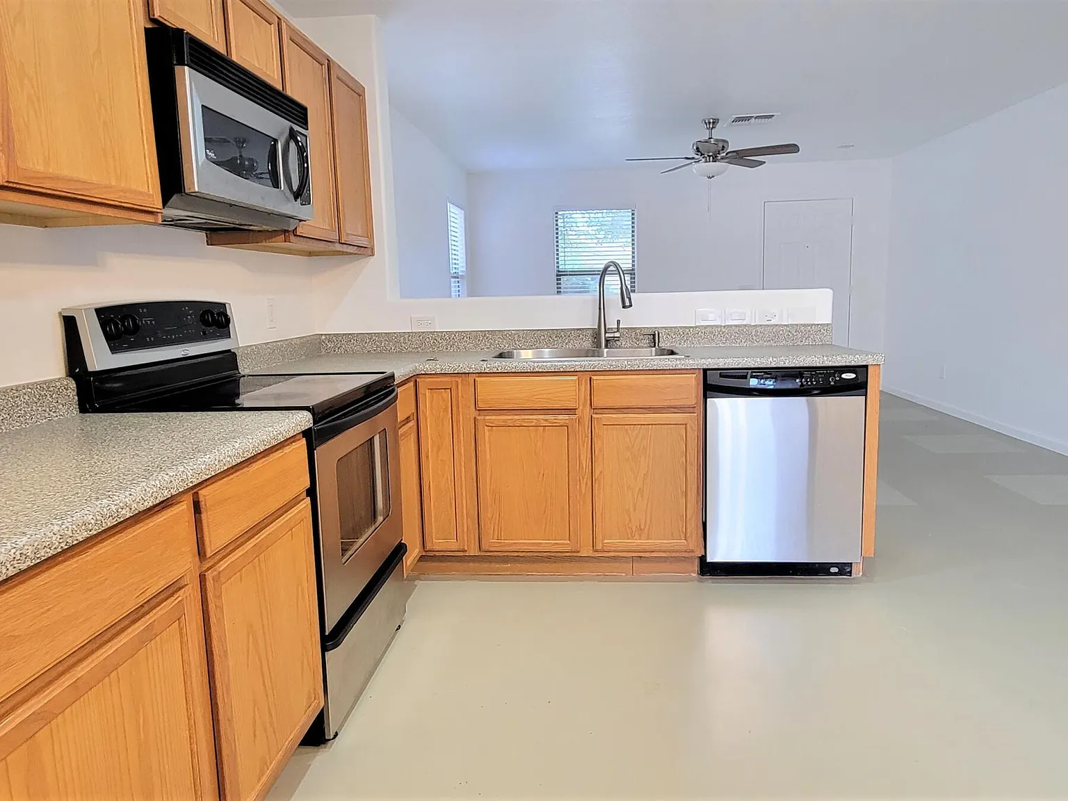3 bed, 2.0 bath, 1104 sqft, $1,450 — Photo 4