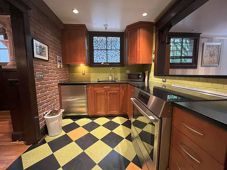 2046 NW Flanders St #B13 — Photo 5