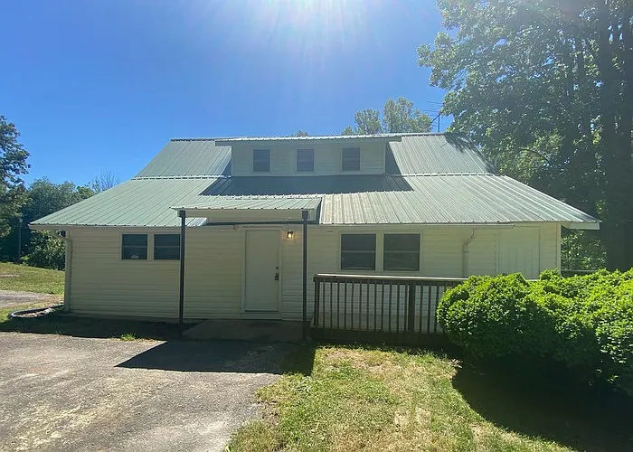 328 Falls Rd — Photo 1