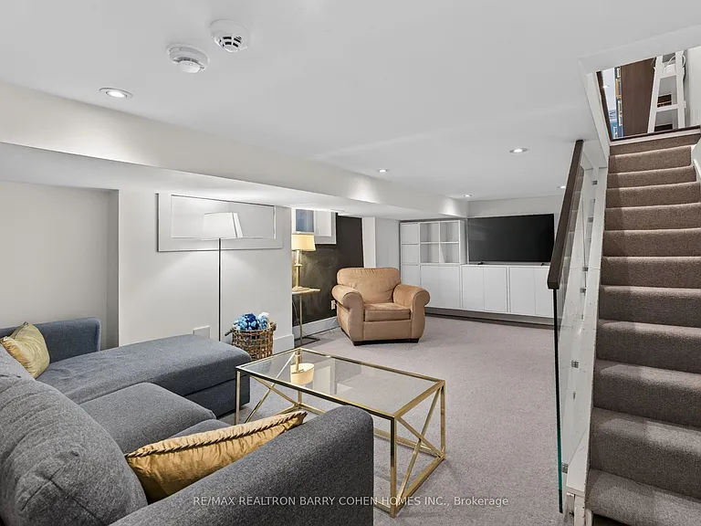 43 Helena Ave — Photo 28