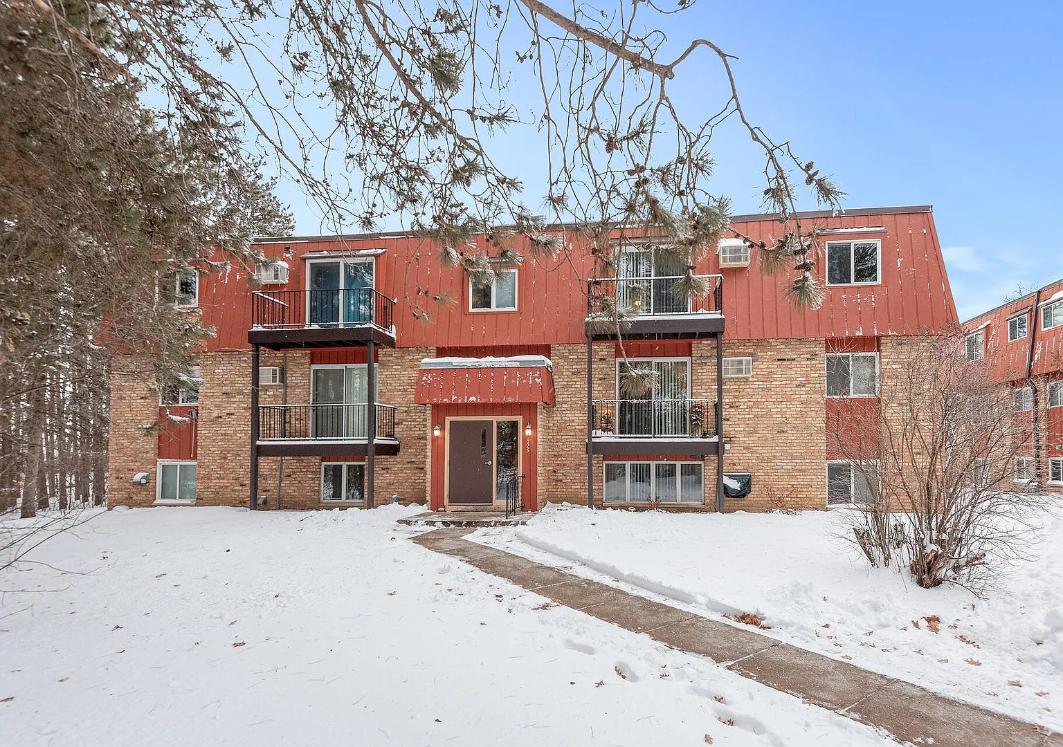 925 West Branch St — Photo 1
