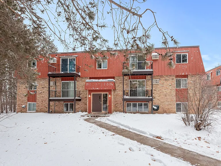 925 West Branch St — Photo 3