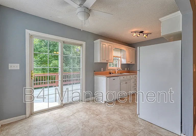 208 Cotton Creek Dr — Photo 7