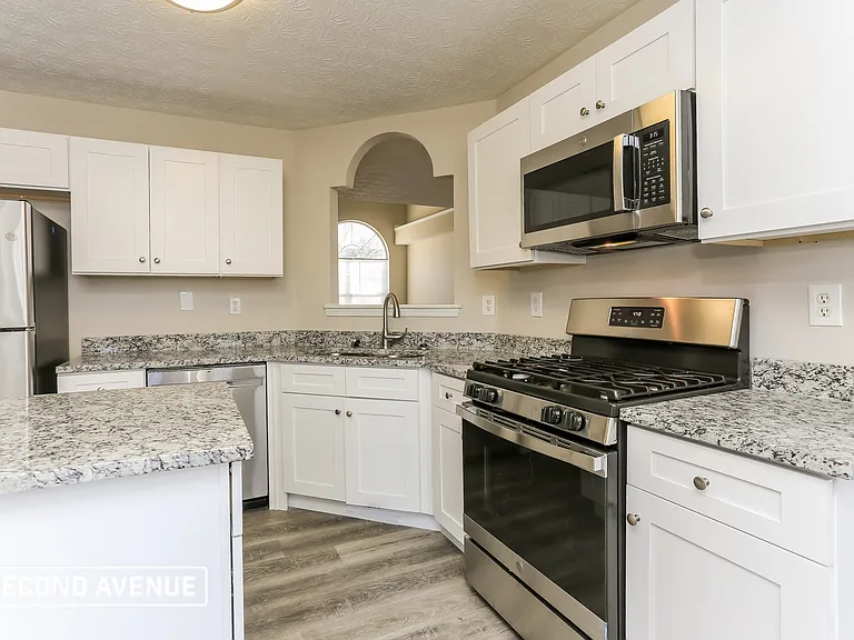 1600 Beech Grove Dr — Photo 2