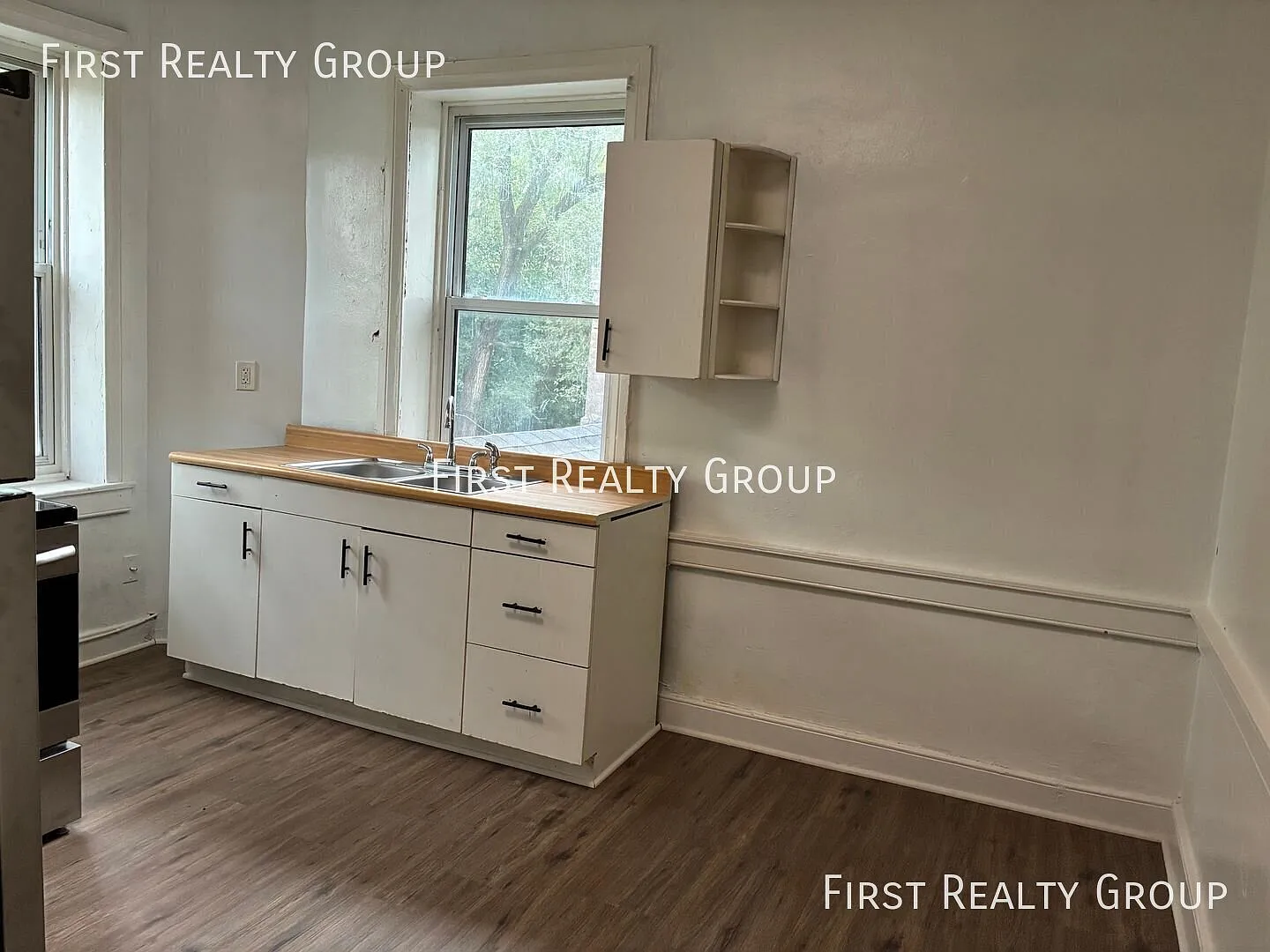 1 Bedroom Upstairs Apartment for Rent, Move in Ready! — Photo 2