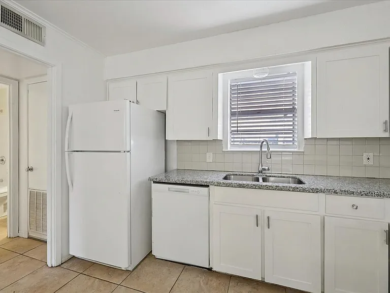 303 Hardy Ave — Photo 6