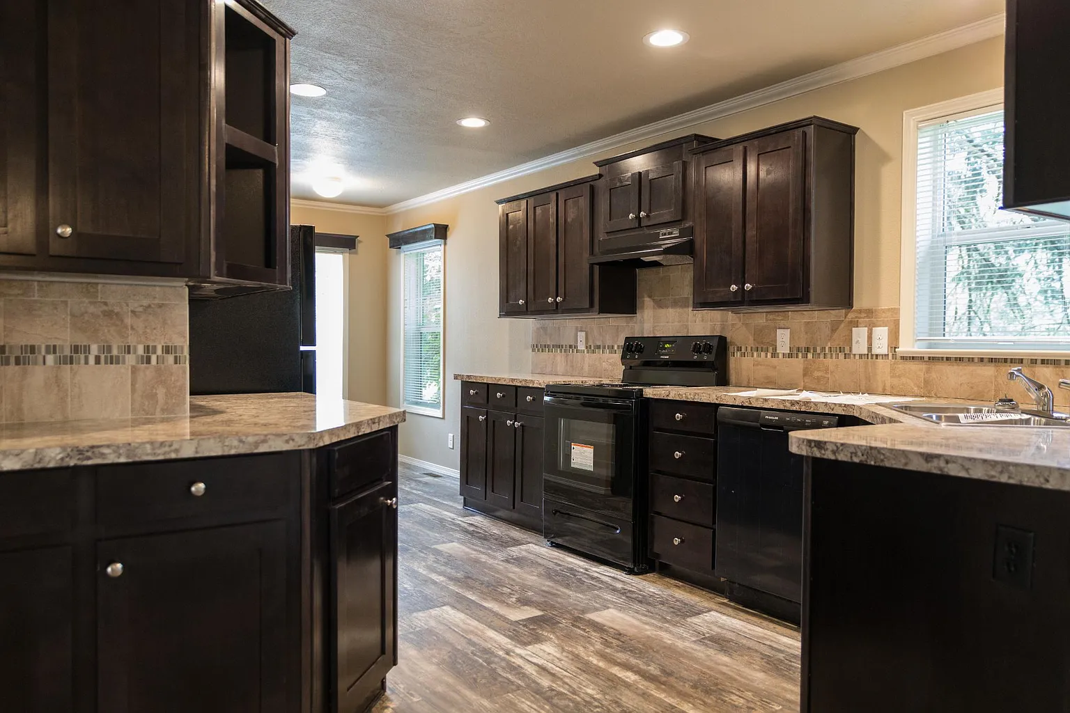 101 SE Ginseng Dr photo 1