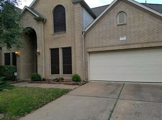 3211 Village Pond Ln, Fresno, TX 77545
