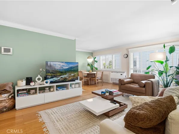 1154 S Barrington Ave APT 213, Los Angeles, CA 90049